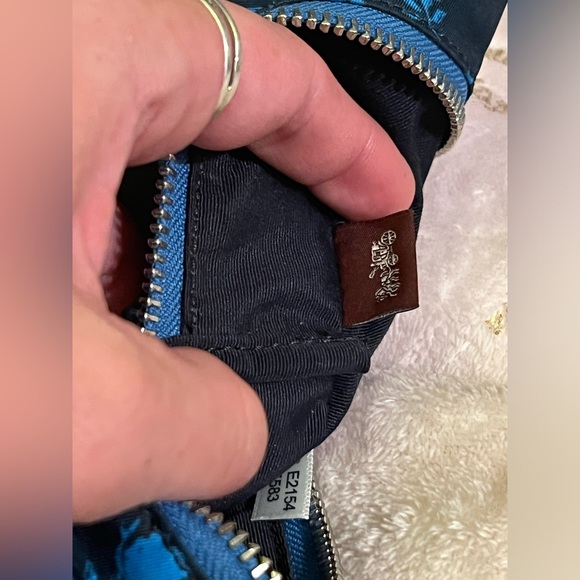 Beautiful Little Coach Makeup Bag - Picture 2 of 8